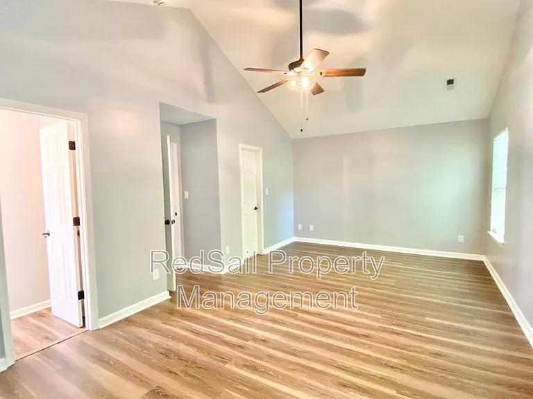 100 Zinfandel Rd — Photo 17