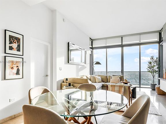 5th image of 88 SW 7th St APT 4004