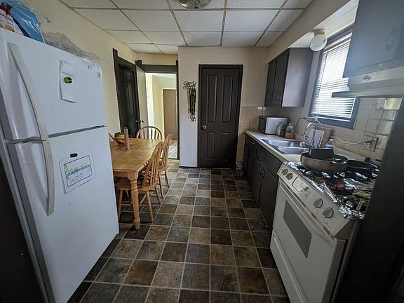 3rd image of 417 Center Ave