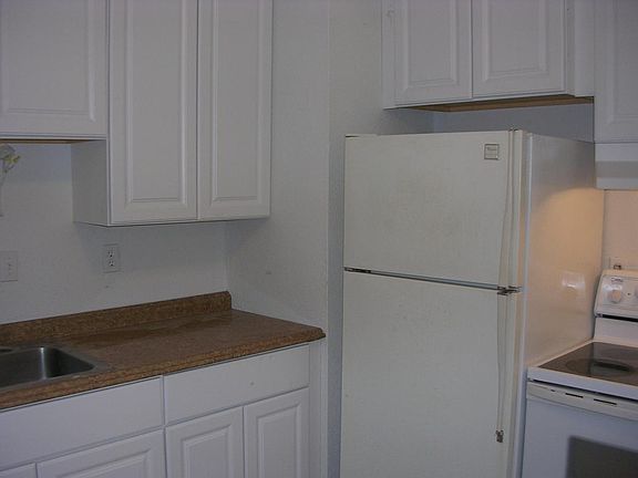 3rd image of 829 N Palm Springs Ter