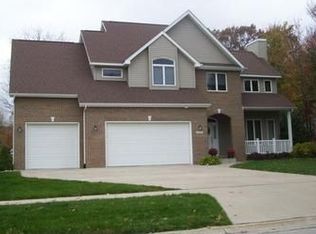 2509 Roundtree Cir, Midland, MI 48642