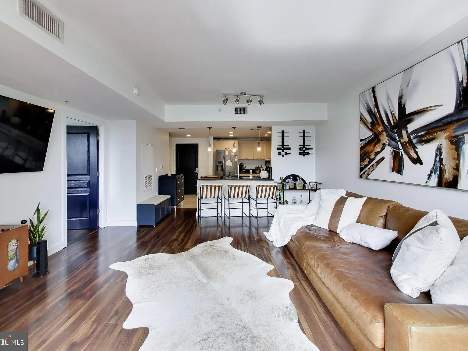 Midtown Alexandria Station Condo — Photo 2