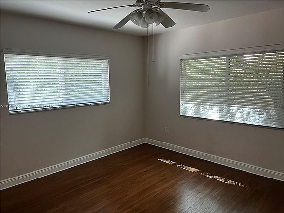4th image of 415-415 Almeria Ave