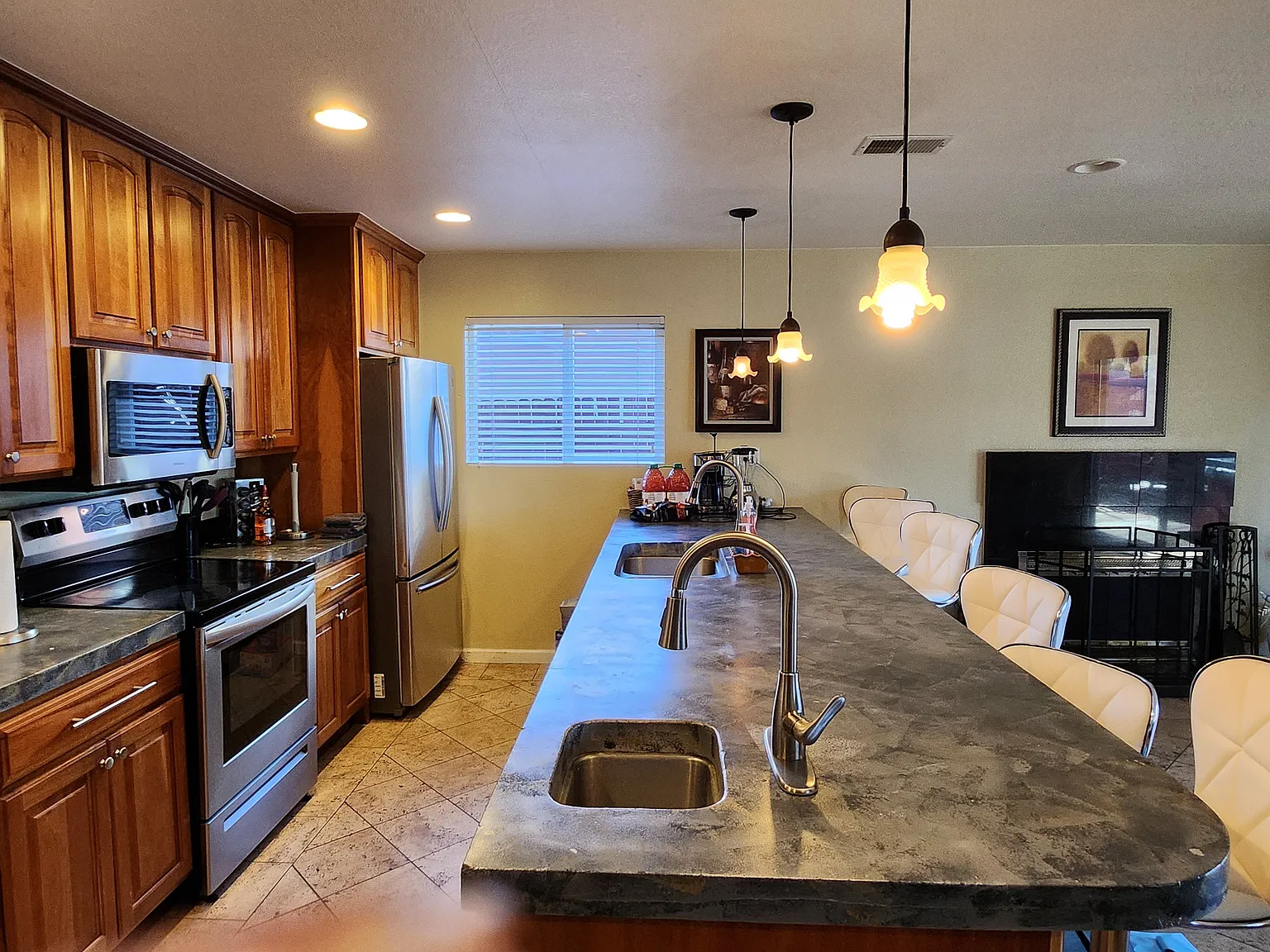 2196 Venice Dr — Photo 4