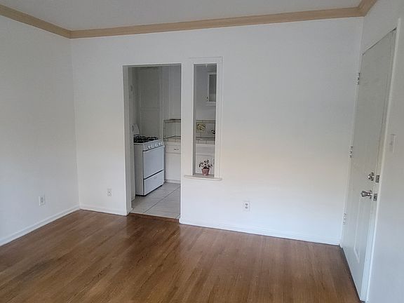 2nd image of 871 N Hoover St #875