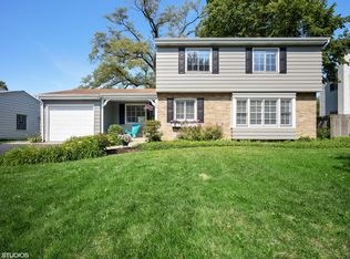 106 Forestway Dr, Deerfield, IL 60015