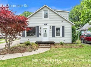 4647 Selhurst Rd, North Olmsted, OH 44070