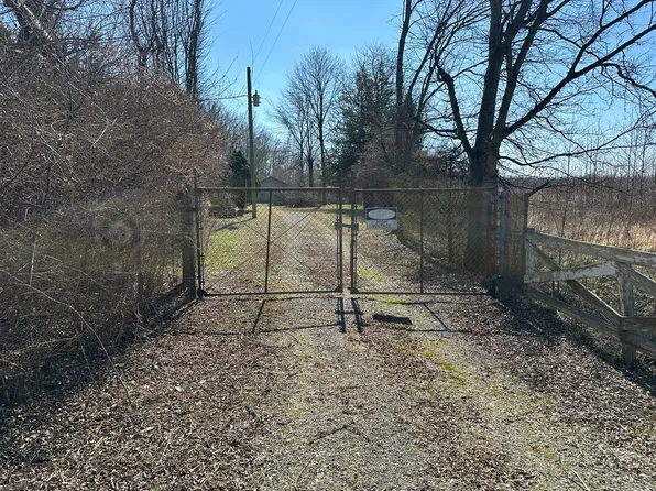 451 Bullock Hill Ln, Simpson, IL 62985