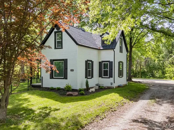 2913 Old Caseyville Rd, Swansea, IL 62226