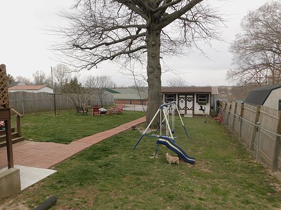 4th image of 131 N Elmarch Ave