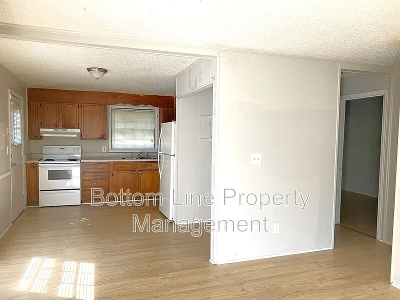 2 bed, 1.0 bath, 712 sqft, $1,295 — Photo 4
