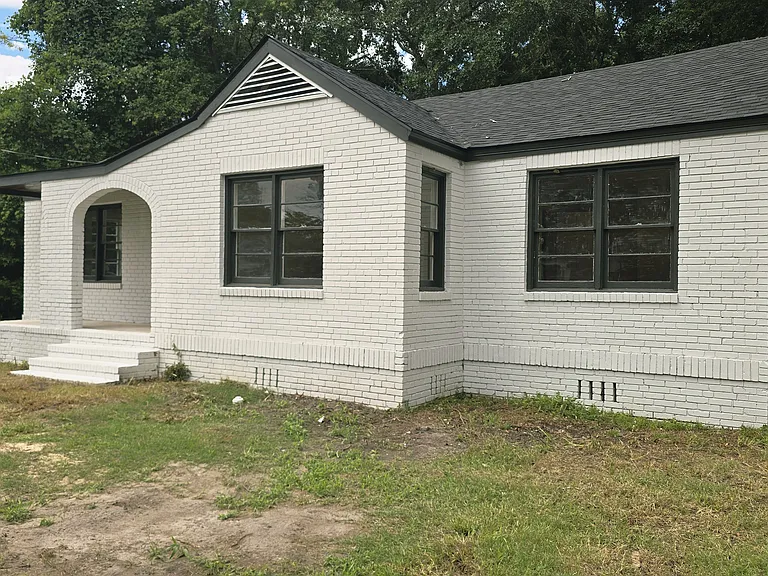 338 S Locust Ave — Photo 22