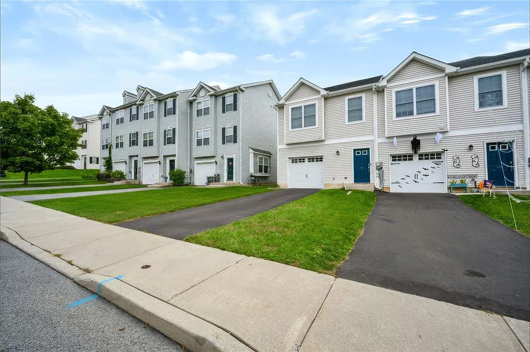 3 bed, 2.5 bath, 1461 sqft, $2,500 — Photo 2
