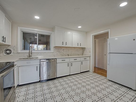 5th image of 19 Ruth Rd