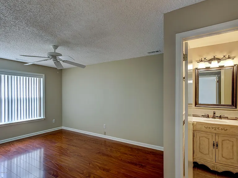 92 Tulip Ln — Photo 8