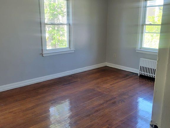 4th image of 371 Central Ave