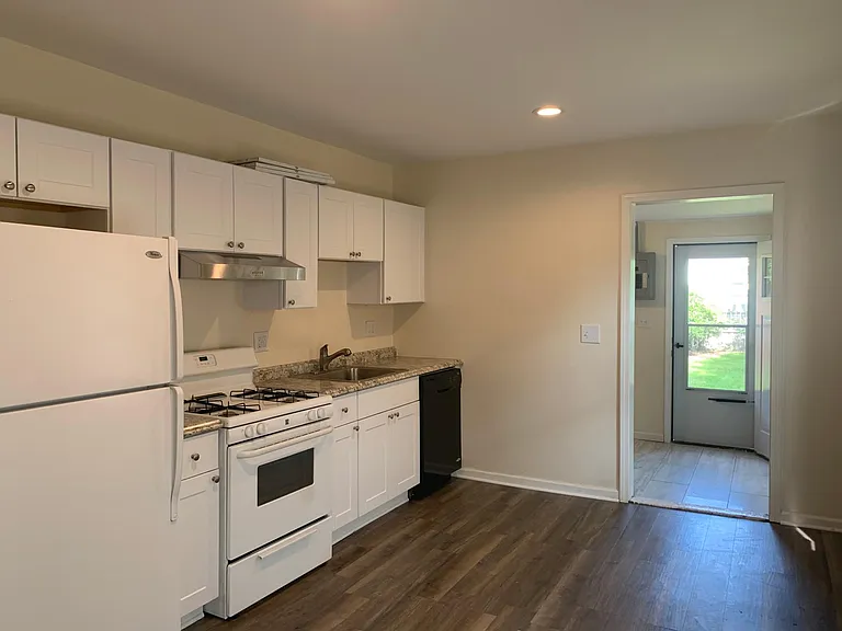 23092 Hoover Ave — Photo 5