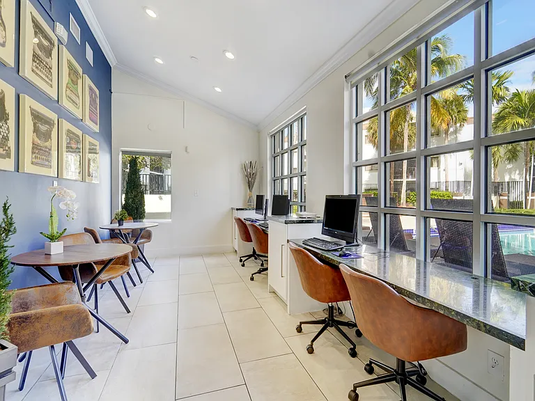 Emerald Palms Apartment Homes — Photo 33