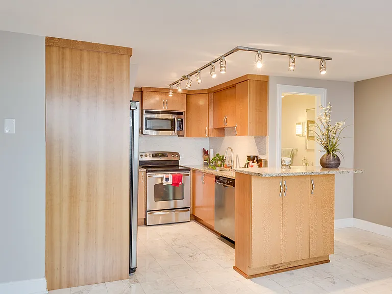 1221 N Dearborn Pkwy #1210S — Photo 5