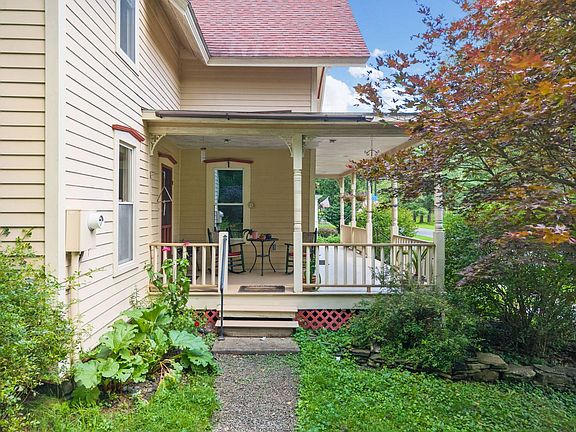 4th image of 90 Grove St