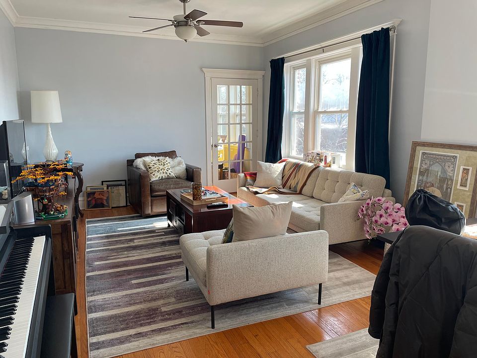 1st image of 2122 W Ainslie St APT 2