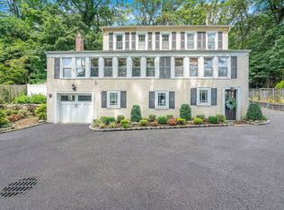 235 Woodbury Rd, Woodbury, NY 11797