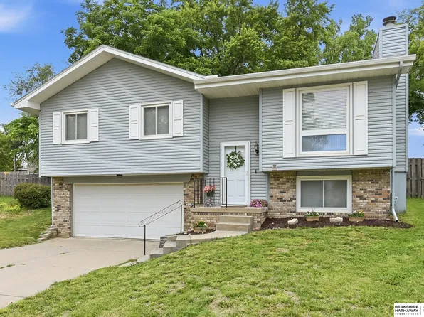 130 Cedar Cir, Bellevue, NE 68005