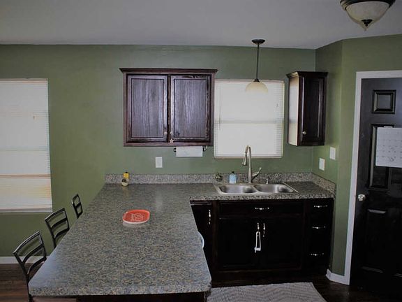 3rd image of 1719 Samantha Ln