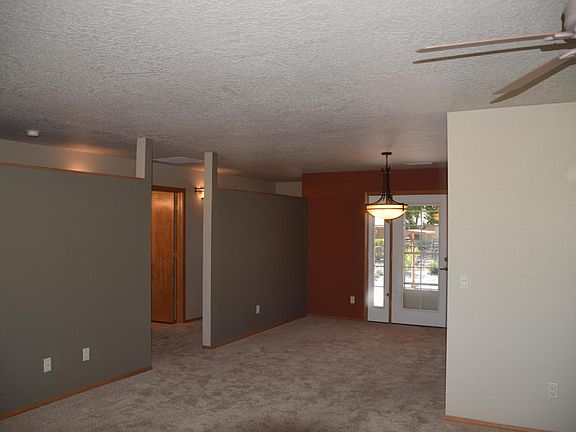 3rd image of 1811 S Carpenter Ln