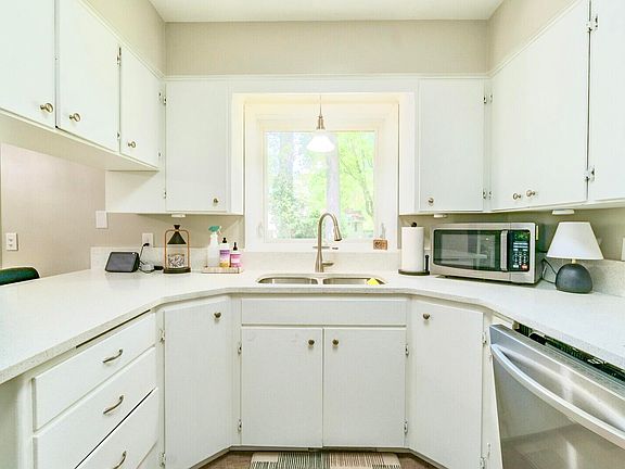 5th image of 1059 Lancelot Dr