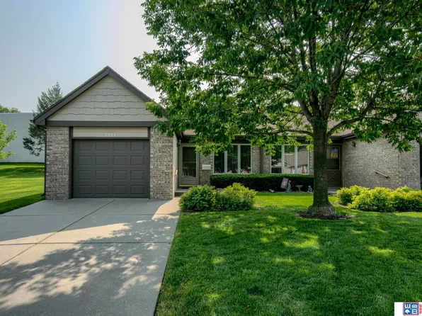 2554 N 69th Ct, Lincoln, NE 68507