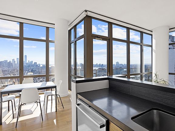 4th image of 101 W 24th St APT 37B