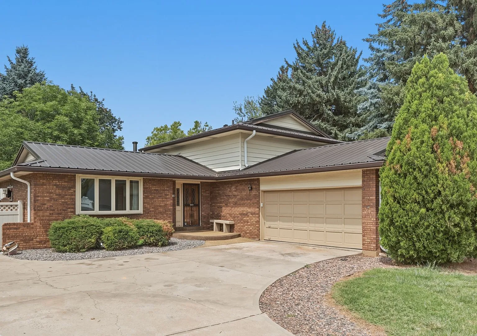 3+ bed/2-1/2 bath home in Arvada — Photo 3
