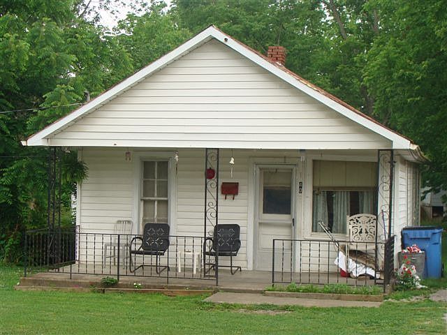 1st image of 408 McKenna St