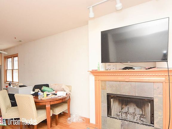 4th image of 819 N Wood St #2A