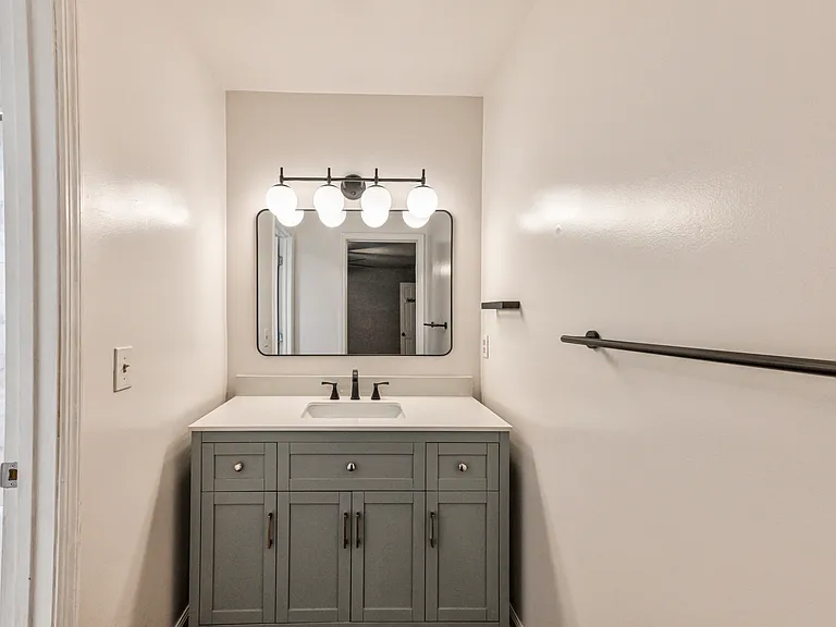 1369 E Rock Springs Rd NE — Photo 8