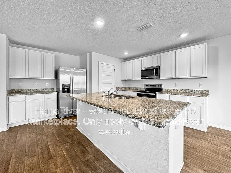 4 bed, 2.0 bath, 2230 sqft, $2,200 — Photo 4