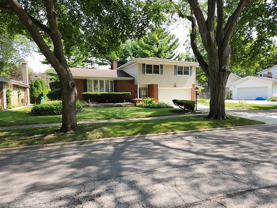 1st image of 1032 E Viator Ct