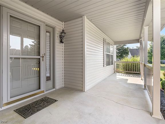 3rd image of 1011 Evergreen Dr NW