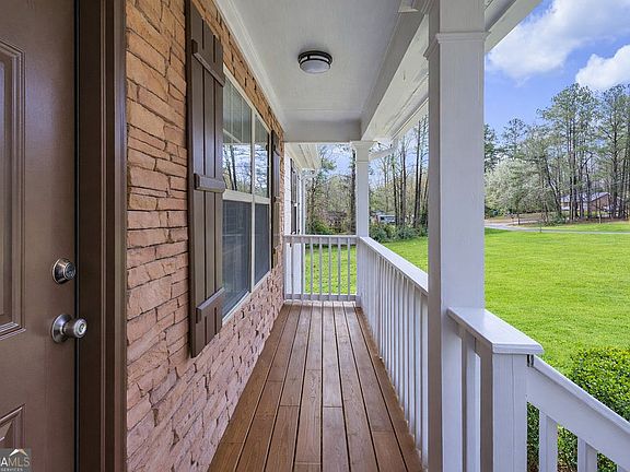 4th image of 405 Azalea Dr