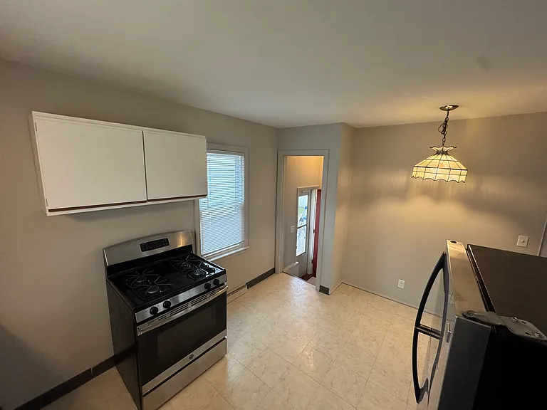 2121 Roberts Ln — Photo 7