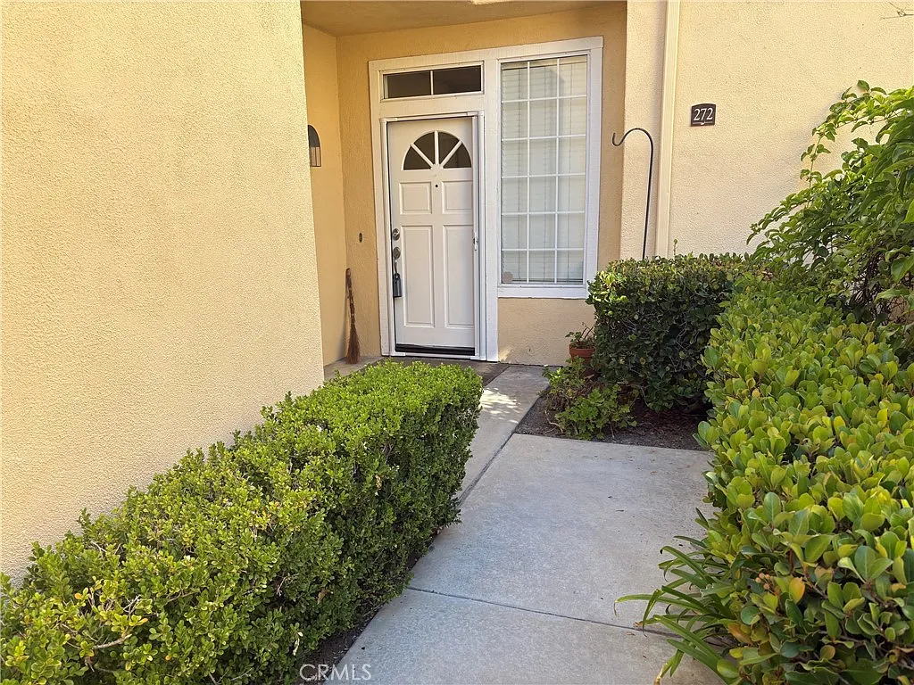3 bed, 2.5 bath, 1362 sqft, $4,200 — Photo 2
