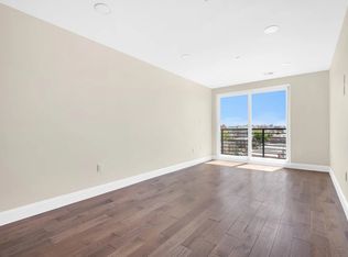 29-10 21st St #702, Astoria, NY 11102