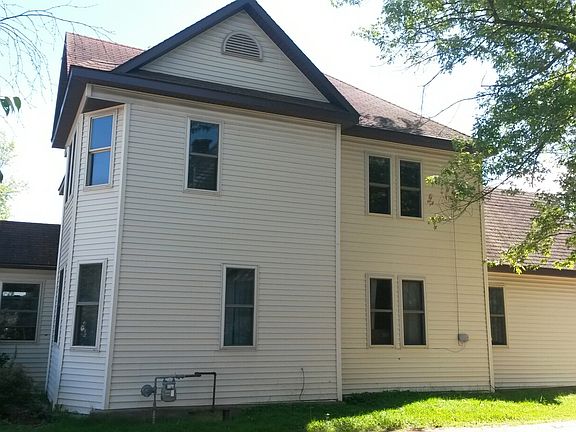 View from Driveway to Garage