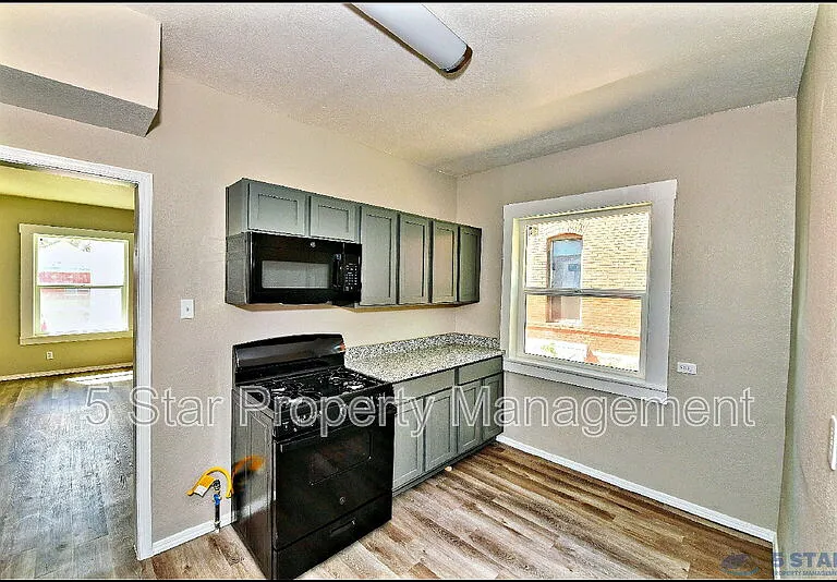 615 Arizona Ave #2 — Photo 12
