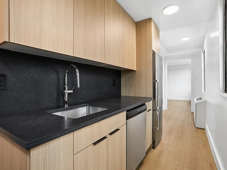 315 W 57th St #20A — Photo 6