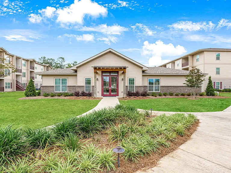 Reagan Crossing leasing office