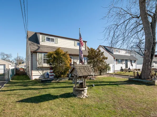 286 Sunset Ave, Old Bridge, NJ 08857