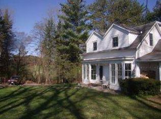 6 Round Hill Rd, Great Barrington, MA 01230