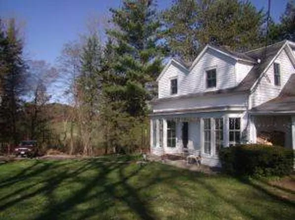 6 Round Hill Rd, Great Barrington, MA 01230